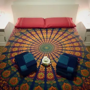https://la-tana-tra-i-tetti.hotelitalianriviera.com